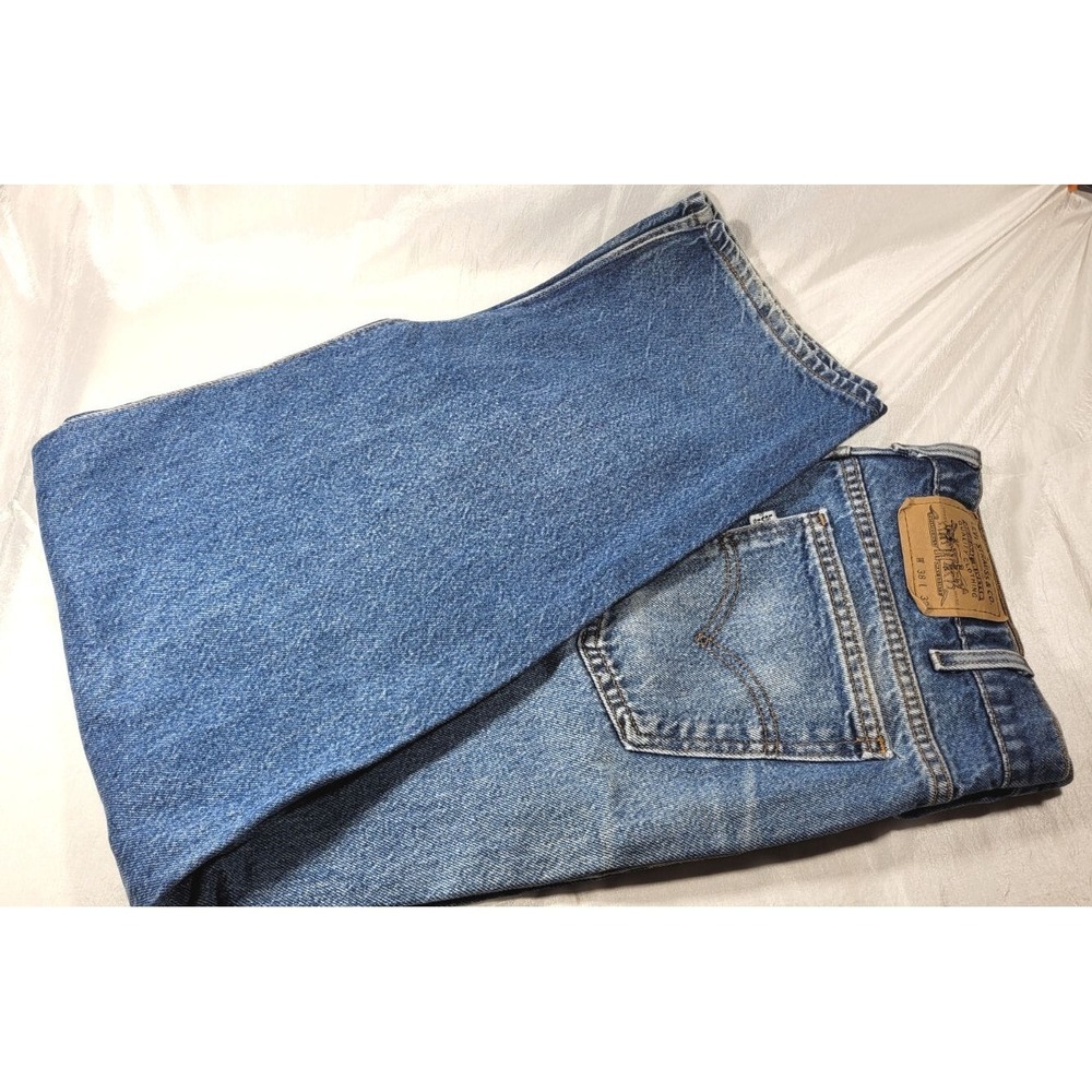 Men's Levis Straight Leg Light/Med Wash Zip Fly Blue Jeans -‎ 38W x 32L